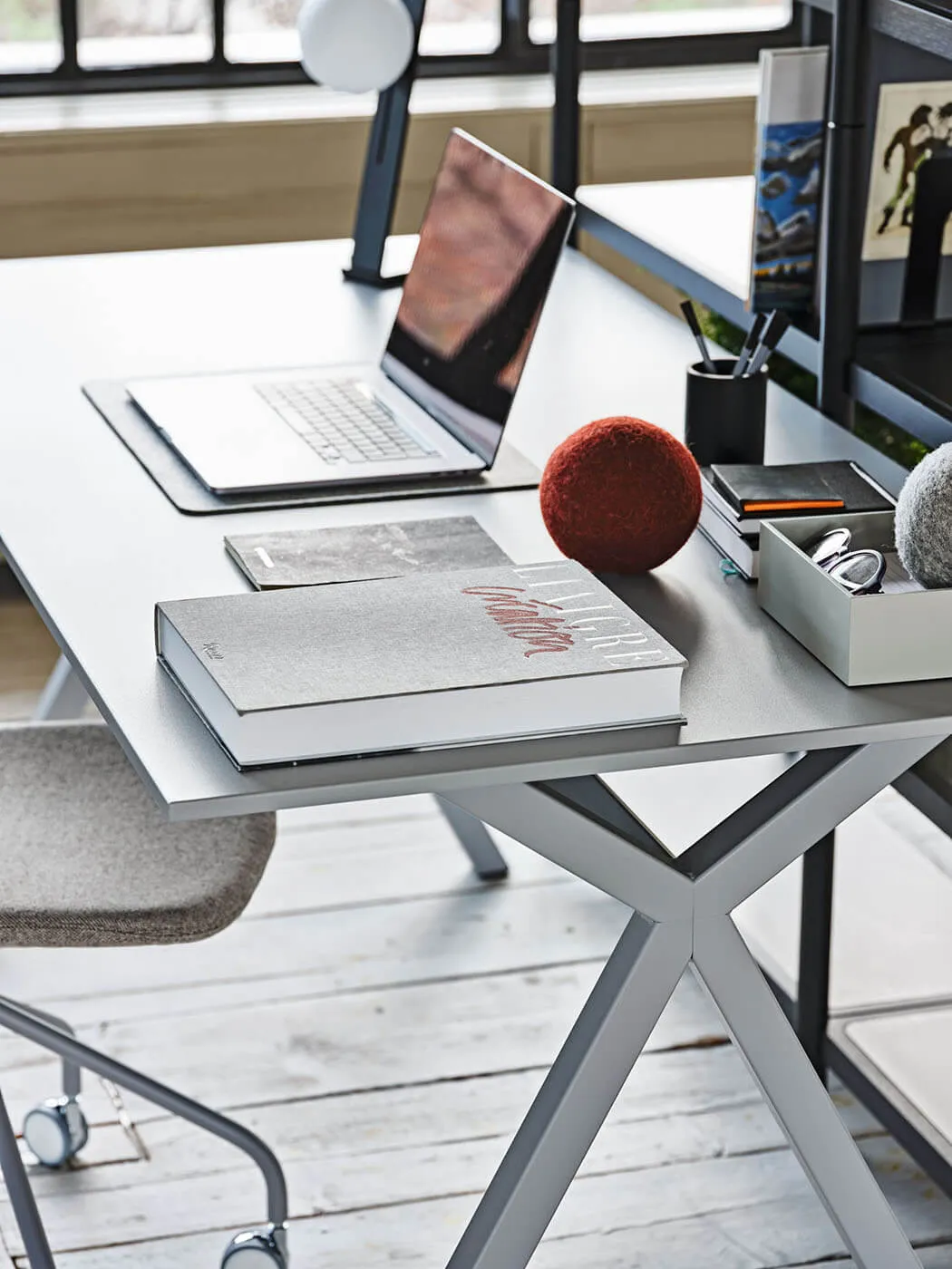 Dama High Desk Table / 41 by Midj