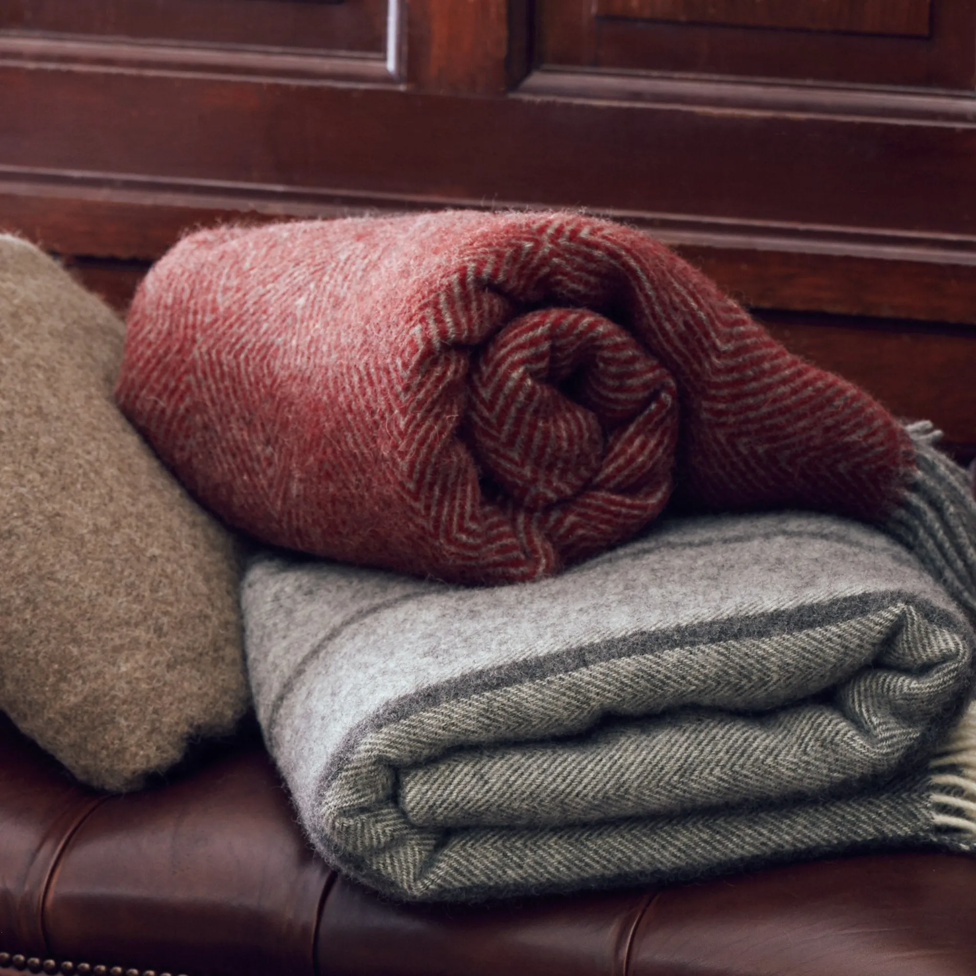 Gotland Dia Wool Blanket [Red/Grey]